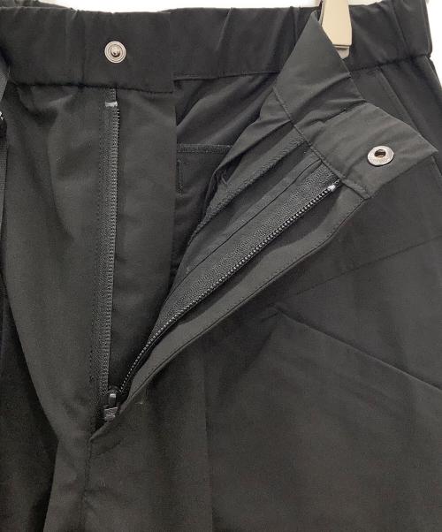 WHITE MOUNTAINEERING（ホワイトマウンテ二アニング）WHITE MOUNTAINEERING (ホワイトマウンテ二アニング) 別注 STRETCHED HYBRID TAPERED CARGO PANTS　WHITE MOUNTAINEERING　メンズ ネイビーの古着・服飾アイテム