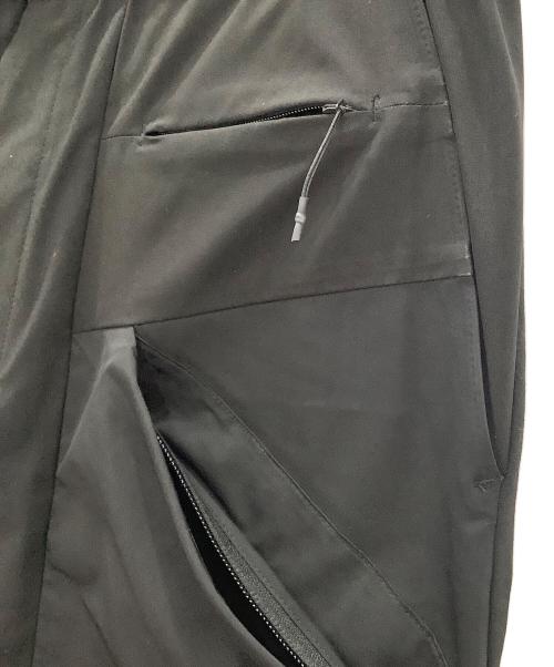 WHITE MOUNTAINEERING（ホワイトマウンテ二アニング）WHITE MOUNTAINEERING (ホワイトマウンテ二アニング) 別注 STRETCHED HYBRID TAPERED CARGO PANTS　WHITE MOUNTAINEERING　メンズ ネイビーの古着・服飾アイテム