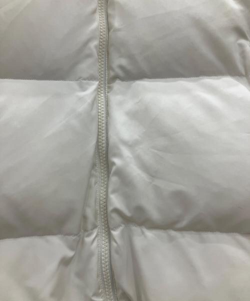 FRED PERRY（フレッドペリー）FRED PERRY (フレッドペリー) ダウンジャケット　FRED PERRY　メンズ　ホワイト　	ヨゴレ有 ホワイト サイズ:Sの古着・服飾アイテム