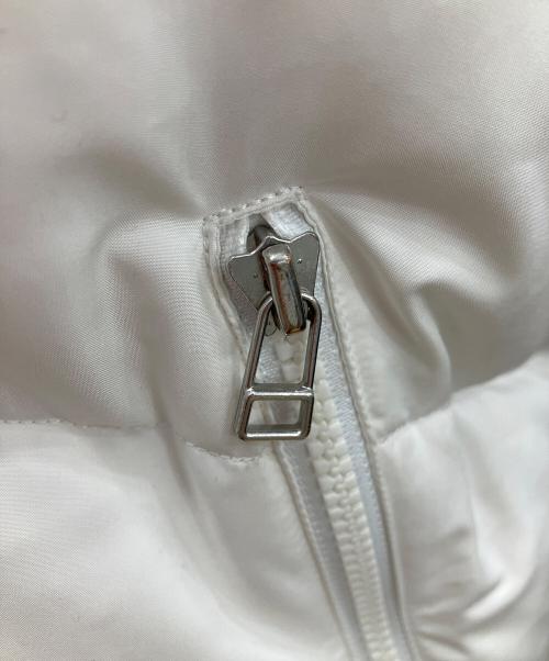 FRED PERRY（フレッドペリー）FRED PERRY (フレッドペリー) ダウンジャケット　FRED PERRY　メンズ　ホワイト　	ヨゴレ有 ホワイト サイズ:Sの古着・服飾アイテム