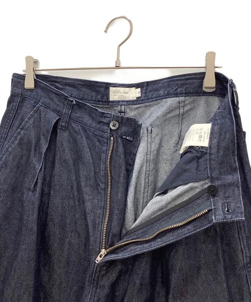 STILL BY HAND（スティルバイハンド）STILL BY HAND (スティルバイハンド) デニムパンツSTILL BY HANDインディゴ　10oz denim box pleat pants インディゴ サイズ:SIZE 46の古着・服飾アイテム