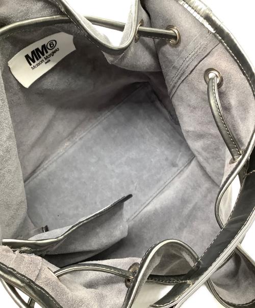 MM6 Maison Margiela（エムエムシックスメゾンマルジェラ）MM6 Maison Margiela (エムエムシックスメゾンマルジェラ) ショルダーバッグ　MM6 Maison Margiela　スウェード　グレー グレーの古着・服飾アイテム