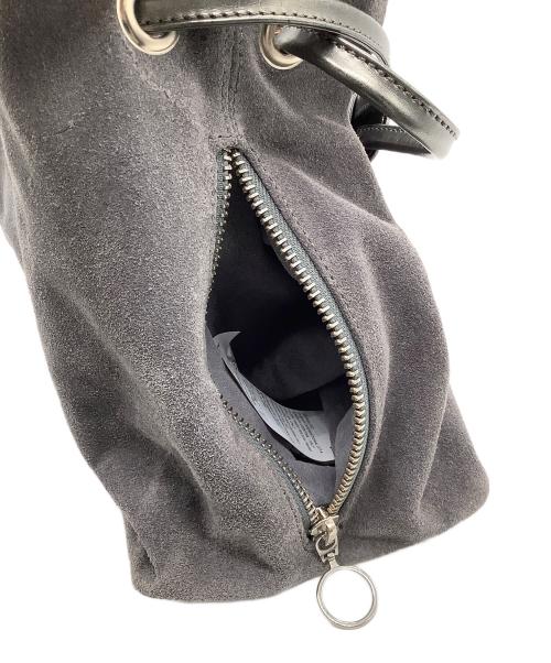 MM6 Maison Margiela（エムエムシックスメゾンマルジェラ）MM6 Maison Margiela (エムエムシックスメゾンマルジェラ) ショルダーバッグ　MM6 Maison Margiela　スウェード　グレー グレーの古着・服飾アイテム