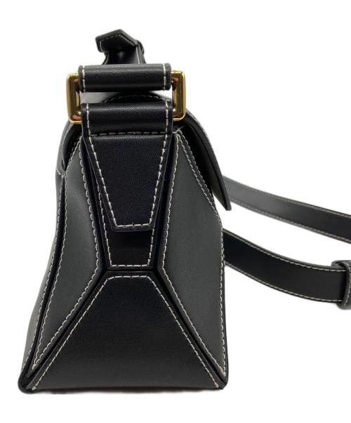 CHARLES & KEITH（チャールズアンドキース）CHARLES & KEITH (チャールズアンドキース) ナスリン ジオメトリックショルダーバッグ　CHARLES & KEITH　ブラック ブラックの古着・服飾アイテム