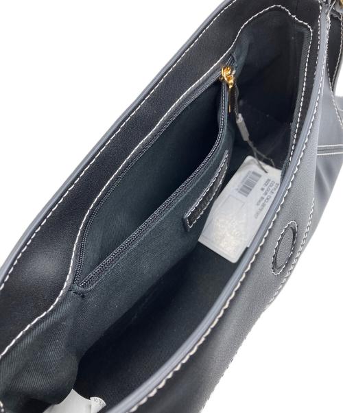 CHARLES & KEITH（チャールズアンドキース）CHARLES & KEITH (チャールズアンドキース) ナスリン ジオメトリックショルダーバッグ　CHARLES & KEITH　ブラック ブラックの古着・服飾アイテム