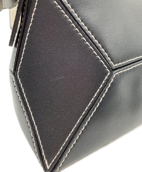 CHARLES & KEITH（チャールズアンドキース）CHARLES & KEITH (チャールズアンドキース) ナスリン ジオメトリックショルダーバッグ　CHARLES & KEITH　ブラック ブラックの古着・服飾アイテム