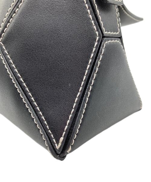 CHARLES & KEITH（チャールズアンドキース）CHARLES & KEITH (チャールズアンドキース) ナスリン ジオメトリックショルダーバッグ　CHARLES & KEITH　ブラック ブラックの古着・服飾アイテム