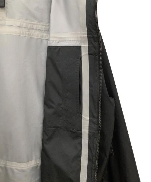 CMF OUTDOOR GARMENT（コンフィーアウトドアガーメント）CMF OUTDOOR GARMENT (コンフィーアウトドアガーメント) マウンテンパーカー　CMF OUTDOOR GARMENT　メンズ　ブラック　 ブラック サイズ:不明の古着・服飾アイテム