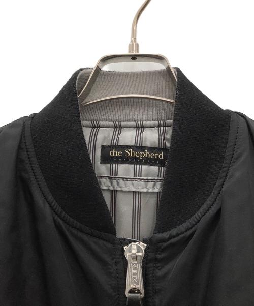 The shepherd UNDERCOVER（ザシェパード アンダーカバー）The shepherd UNDERCOVER ALPHA (アルファ) FRAGMENT (フラッグメント) MA-1ジャケット　the shepherd UNDERCOVER　ALPHA　FRAGMENT ブラック サイズ:Lの古着・服飾アイテム