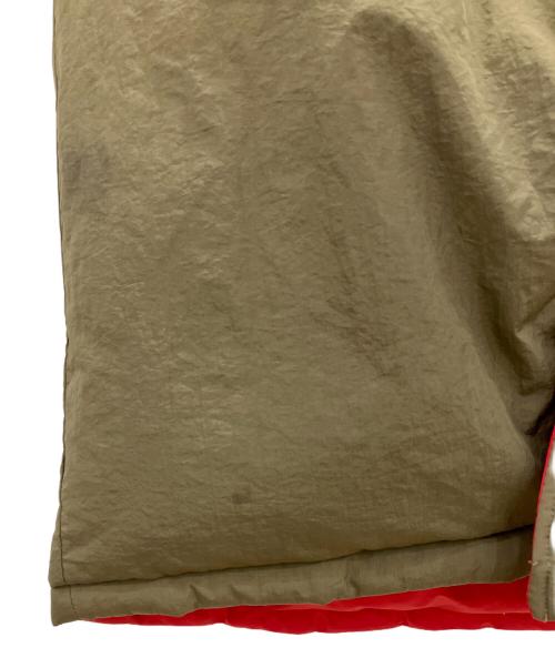 GREGORY（グレゴリー）GREGORY (グレゴリー) CAMEROON DOWN JACKET　GREGORY　メンズ　カーキ×レッド カーキ×レッド サイズ:XSの古着・服飾アイテム