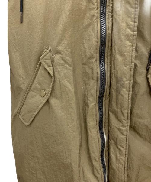 GREGORY（グレゴリー）GREGORY (グレゴリー) CAMEROON DOWN JACKET　GREGORY　メンズ　カーキ×レッド カーキ×レッド サイズ:XSの古着・服飾アイテム