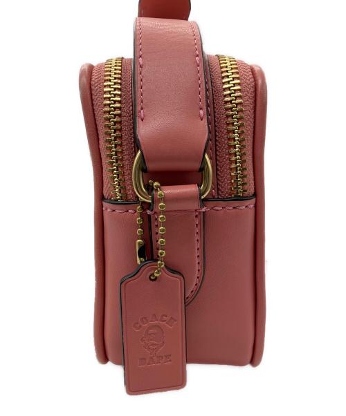 COACH（コーチ）COACH (コーチ) A BATHING APE (ア ベイシング エイプ) ショルダーバッグ　COACH　A BATHING APE　シグネチャー　本体のみ　レディース　ピンク ピンクの古着・服飾アイテム