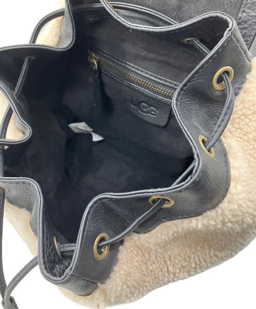 UGG（アグ）UGG (アグ) シープスキンリュック　UGG　ホワイト×ブラック ホワイト×ブラックの古着・服飾アイテム
