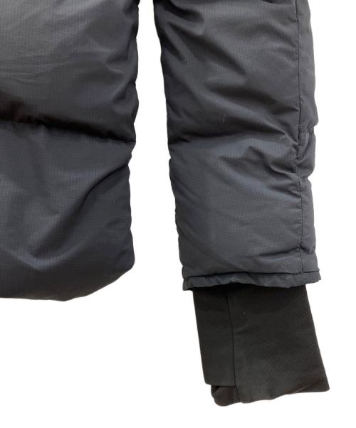 CANADA GOOSE（カナダグース）CANADA GOOSE (カナダグース) ダウンジャケット　CANADA GOOSE　メンズ　ブラック　ARMSTRONG HOODY ブラック サイズ:Mの古着・服飾アイテム