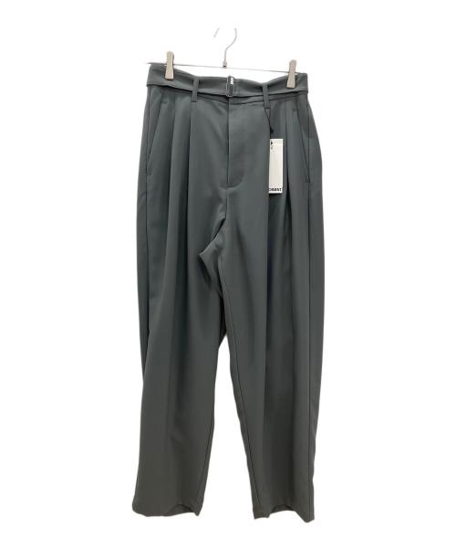 ATTACHMENT（アタッチメント）ATTACHMENT (アタッチメント) PE CONPACT TWILL BELTED TAPERED FIT TROUSERS　ATTACHMENT　メンズ　グレー　タグ付 グレー サイズ:2の古着・服飾アイテム