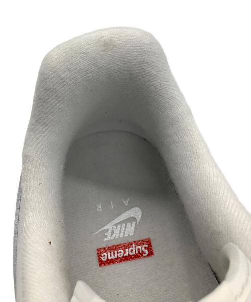 NIKE（ナイキ）NIKE (ナイキ) SUPREME (シュプリーム) スニーカー NIKE AIR FORCE1 LOW  ホワイト サイズ:28.5の古着・服飾アイテム