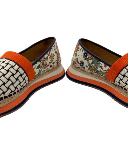 TORY BURCH（トリーバーチ）TORY BURCH (トリーバーチ) スリッポン ホワイト×オレンジ サイズ:8の古着・服飾アイテム