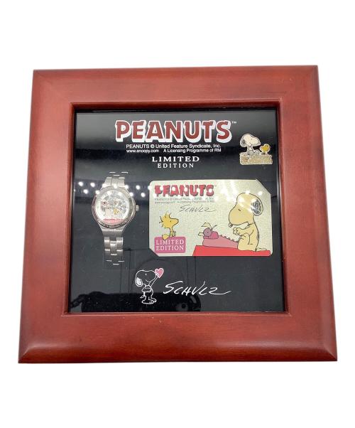 PEANUTS（ピーナッツ）PEANUTS (ピーナッツ) 21世紀記念限定モデル腕時計&ピンバッジ ホワイトの古着・服飾アイテム