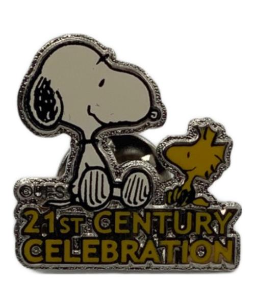 PEANUTS（ピーナッツ）PEANUTS (ピーナッツ) 21世紀記念限定モデル腕時計&ピンバッジ ホワイトの古着・服飾アイテム