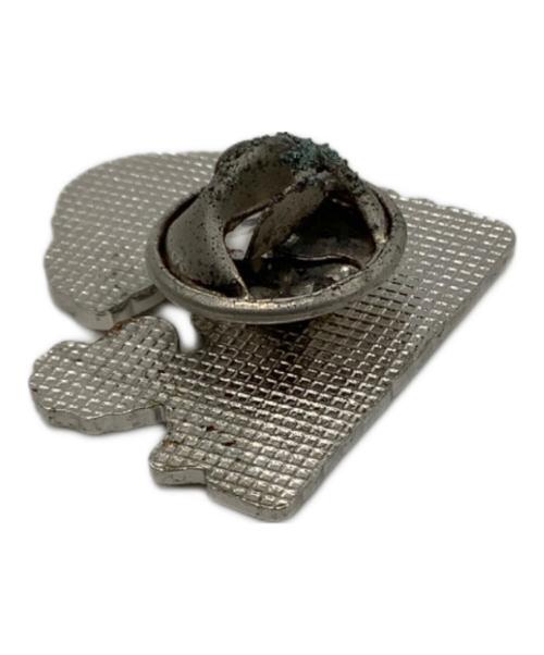 PEANUTS（ピーナッツ）PEANUTS (ピーナッツ) 21世紀記念限定モデル腕時計&ピンバッジ ホワイトの古着・服飾アイテム