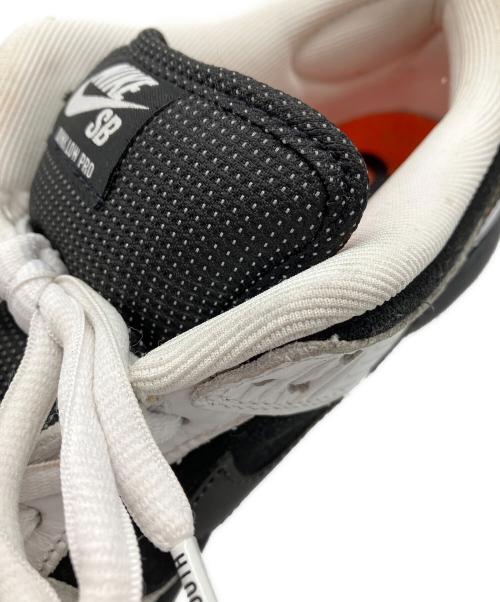 NIKE SB（ナイキエスビー）NIKE SB (ナイキエスビー) スニーカー ホワイト×ブラック サイズ:27.5の古着・服飾アイテム