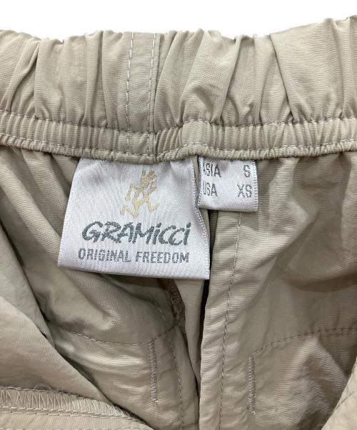 GRAMICCI（グラミチ）GRAMICCI (グラミチ) ナイロントラックパンツ カーキ サイズ:Sの古着・服飾アイテム