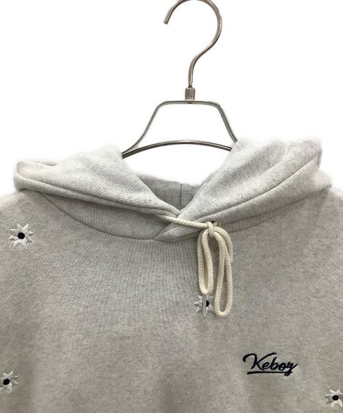 FREAK'S STORE（フリークスストア）FREAK'S STORE (フリークスストア) KEBOZ (ケボズ) プルオーバーパーカー　NICK GEAR グレー サイズ:Lの古着・服飾アイテム