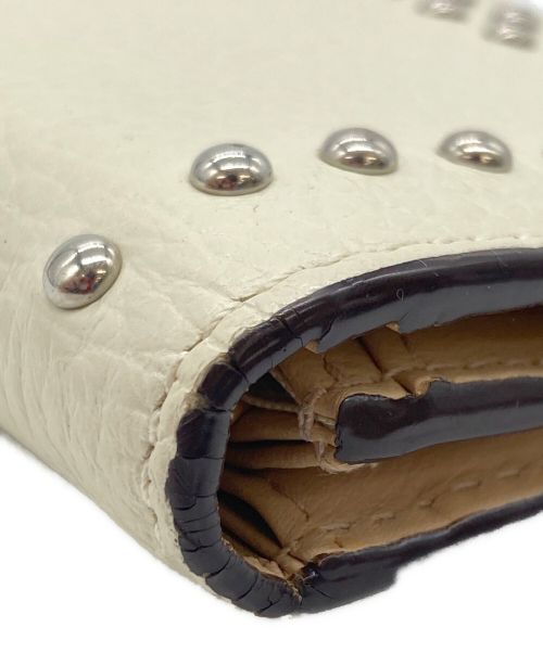 J&M DAVIDSON（ジェイ＆エム デヴィッドソン）J&M DAVIDSON (ジェイ＆エム デヴィッドソン) NEW STUDS WALLET ホワイトの古着・服飾アイテム