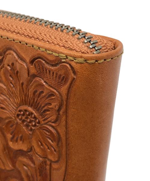 Carving Tribes（カービングトライブス）Carving Tribes (カービングトライブス) ジップウォレット キャメルの古着・服飾アイテム