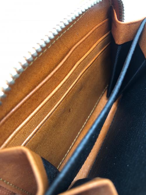 Carving Tribes（カービングトライブス）Carving Tribes (カービングトライブス) ジップウォレット キャメルの古着・服飾アイテム