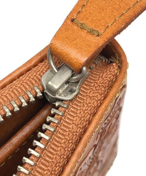 Carving Tribes（カービングトライブス）Carving Tribes (カービングトライブス) ジップウォレット キャメルの古着・服飾アイテム