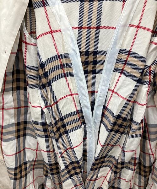 BURBERRY BLUE LABEL（バーバリーロンドンブルーレーベル）BURBERRY BLUE LABEL (バーバリーロンドンブルーレーベル) トレンチコート ベージュ サイズ:40の古着・服飾アイテム