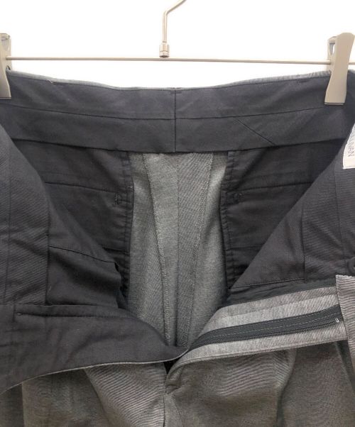 JOHN LAWRENCE SULLIVAN（ジョン ローレンス サリバン）JOHN LAWRENCE SULLIVAN (ジョンローレンスサリバン) 2タックテーパードスラックス グレー サイズ:36の古着・服飾アイテム
