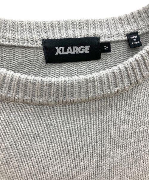 X-LARGE（エクストララージ）X-LARGE (エクストララージ) STANDARD LOGO CREWNECK KNITニット グレー サイズ:SIZE Mの古着・服飾アイテム