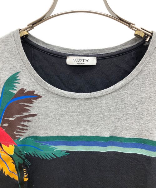 VALENTINO（ヴァレンティノ）VALENTINO (ヴァレンティノ) パームツリーTシャツ ブラック×グレー サイズ:Mの古着・服飾アイテム
