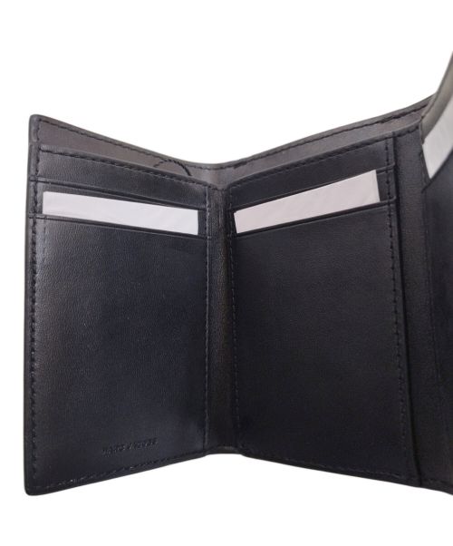MARC JACOBS（マークジェイコブス）MARC JACOBS (マークジェイコブス) THE J MARC TRIFOLD WALLET ブラックの古着・服飾アイテム