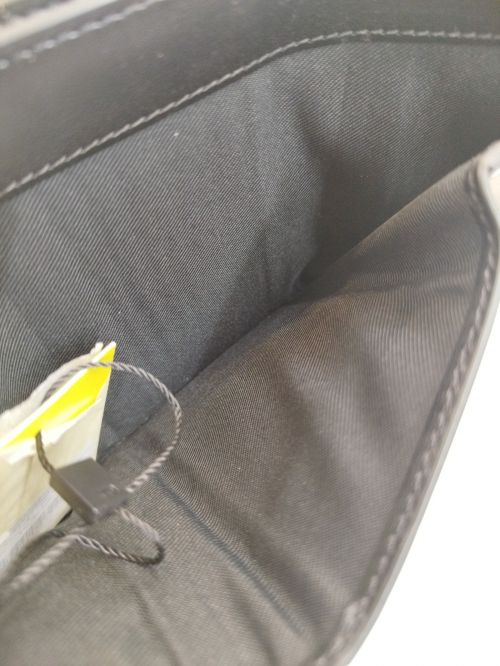 MARC JACOBS（マークジェイコブス）MARC JACOBS (マークジェイコブス) THE J MARC TRIFOLD WALLET ブラックの古着・服飾アイテム