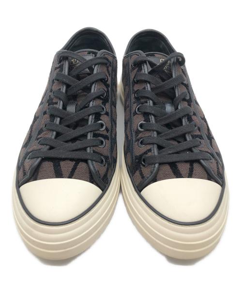 VALENTINO GARAVANI（ヴァレンティノ・ガラヴァーニ）VALENTINO GARAVANI スニーカー VALENTINO GARAVANI (ヴァレンチノガラヴァーニ) Monogram Sneaker(モノグラムスニーカー） ブラック×ブラウン サイズ:SIZE 26cmの古着・服飾アイテム