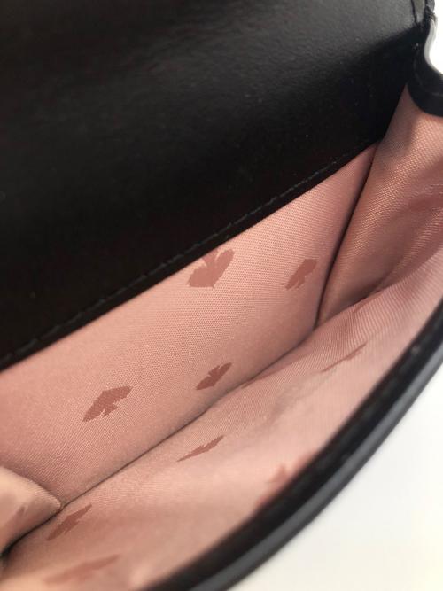 Kate Spade（ケイトスペード）Kate Spade (ケイトスペード) 2つ折り財布 ブラック×ピンクの古着・服飾アイテム