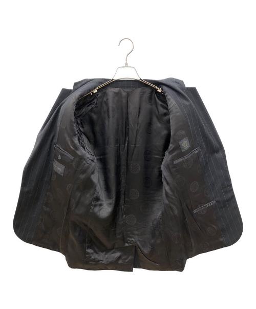 VERSACE（ヴェルサーチェ）VERSACE (ヴェルサーチ) セットアップスーツ グレー サイズ:48(M)の古着・服飾アイテム