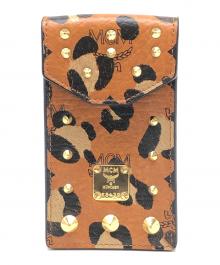 MCM（エムシーエム）の古着「レオパードエンブレムロゴレザーフックケース」｜ブラウン