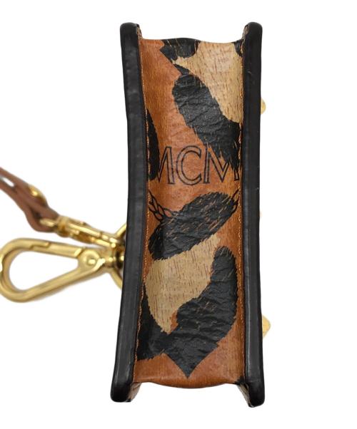 MCM（エムシーエム）MCM (エムシーエム) レオパードエンブレムロゴレザーフックケース ブラウンの古着・服飾アイテム