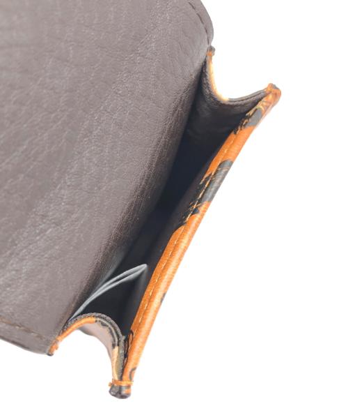 MCM（エムシーエム）MCM (エムシーエム) レオパードエンブレムロゴレザーフックケース ブラウンの古着・服飾アイテム