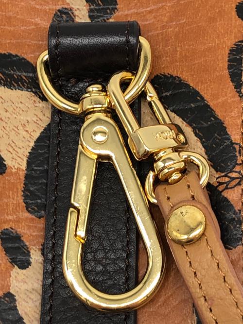 MCM（エムシーエム）MCM (エムシーエム) レオパードエンブレムロゴレザーフックケース ブラウンの古着・服飾アイテム
