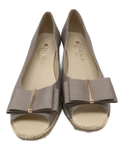 DIANA（ダイアナ）DIANA (ダイアナ) オープントゥパンプス グレージュ サイズ:22.5の古着・服飾アイテム