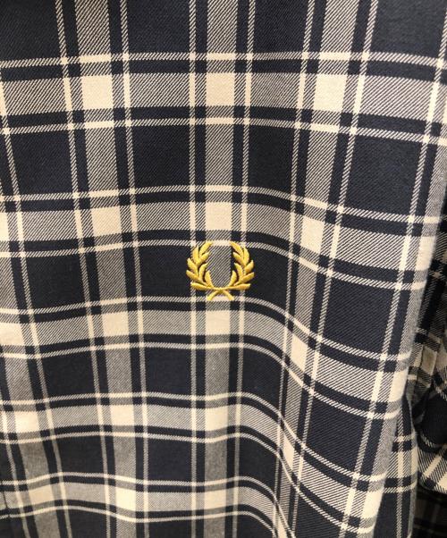 FRED PERRY（フレッドペリー）FRED PERRY (フレッドペリー) ジャケット ベージュ×ブラウン サイズ:Lの古着・服飾アイテム