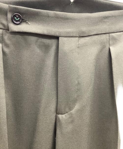 BERWICH（ベルウィッチ）BERWICH (バーウィック) ツープリーツアジャスター付きパンツ オリーブ サイズ:50の古着・服飾アイテム