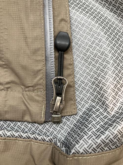 L.L.Bean（エルエルビーン マウンテンパーカー）L.L.Bean (エルエルビーン) ナイロンパーカー カーキ サイズ:Lの古着・服飾アイテム