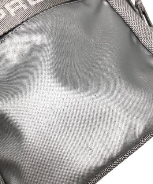 SUPREME（シュプリーム）SUPREME (シュプリーム) ショルダーバッグ シルバーの古着・服飾アイテム