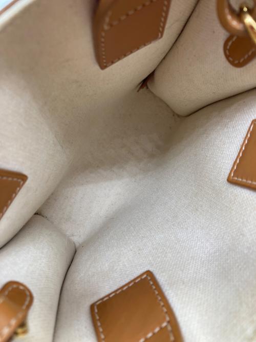 CELINE（セリーヌ）CELINE (セリーヌ) ミニ バーティカル カバ アイボリー×ベージュの古着・服飾アイテム